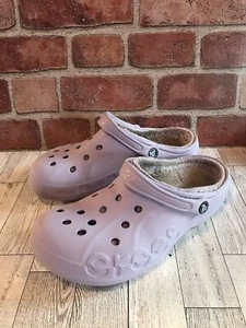 Crocs Lavender Womens 10 Mens 8 Clogs Faux Fir Lining Strapback Slip-on - Picture 1 of 5