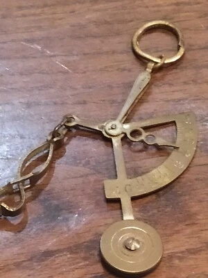 Balance petit Peson en laiton Ancien - Photo 1/4