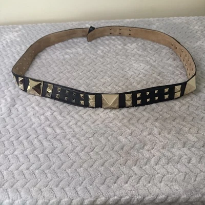 Cinturón de cuero negro Valentino Garavani Rock Stud, talla 90/36 Foto 1 de 4