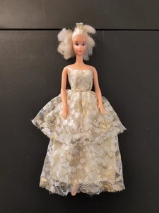 Vintage 1975 Mattel Ballerina Barbie doll in Stunning Unbranded Dress Read - Picture 1 of 11