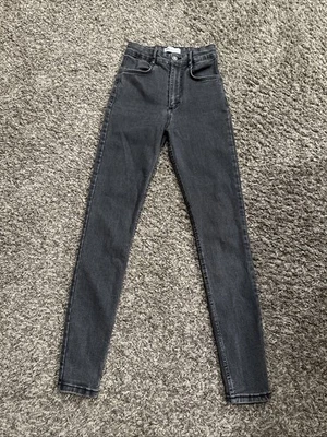 Pantalones de mezclilla ajustados al tobillo Zara para mujer talla 2 gris oscuro 34 EUR Foto 1 de 4