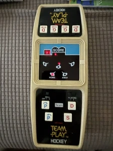 1970s Vintage SEARS ELECTRONIC TEAM PLAY Hockey Hand-Held Game Tested Working - Picture 1 of 3