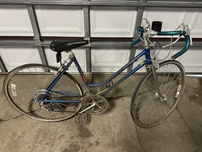 Vintage Schwinn (Continental) Women’s Bike For Parts/Restoration - Image 1 of 4