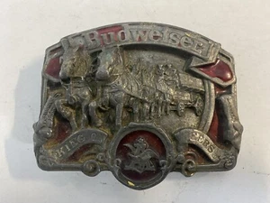 Hebilla de cinturón vintage Budweiser Clydesdales con relieves de peltre esmaltado rojo y azul - Imagen 1 de 4