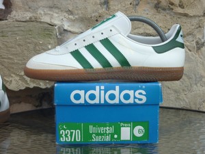 tenis adidas universal