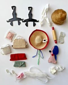 Vintage Barbie Puppe 60er Mattel & Clone ZUBEHÖR KONVOLUT Hut, Handtasche, Karte, Handy - Bild 1 von 12