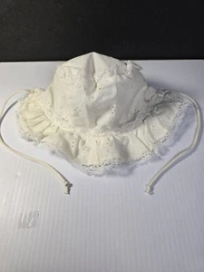 Vintage Baby Bonnet White/ Eyelett/ Brim - Picture 1 of 9