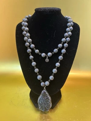 Collar L&F Gris Cuentas Druzy con Un Colgante Druzy Grande. 17 Cm de largo. Foto 1 de 4