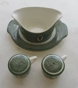 Royal China Colonial Homestead Gravy boat w/ under plate & salt & pepper shake - Picture 1 of 15