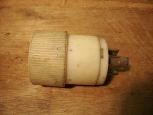 Bryant 20 Amp 125V Girar y tirar Nylon Macho Enchufes 3 Conductores Usado - Imagen 1 de 5