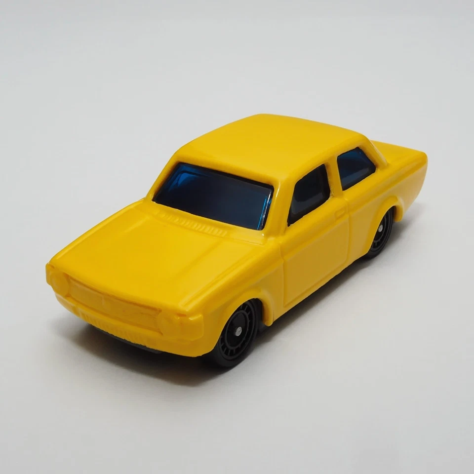 Wheel House Retro 1:64 Diecast Volvo Car - Selecciona entre 6 colores y cajas únicas Foto 1 de 1