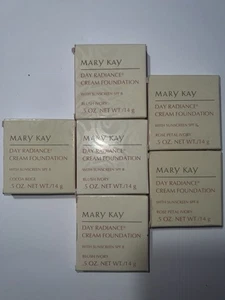 MARY KAY Day Radiance Cream Foundation D .5 oz. Cocoa Beige Sunscreen SPF 8 6307 - Picture 1 of 1