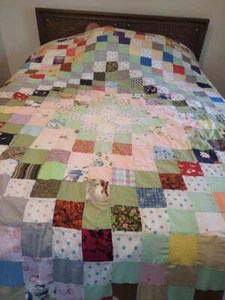 Vintage handgenäht Lg Full/Qn Quilt kleine Quadrate 2-seitiger Quilt - Bild 1 von 18