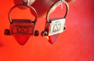 Niger Tuareg Ohrringe ROT handgraviert mit Silberhaken + Kreuz Design L35mm - Bild 1 von 7