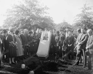 Coffin With A View 1920's Vintage 8x10 Reprint Of Old Photo - Picture 1 of 1