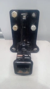 1995-2002 Land Rover P38 Range Rover CURT 2" Trailer Tow Hitch - Picture 1 of 8