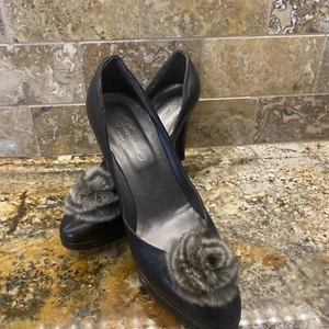 Carisma Women's black leather closed toe pom pom pumps heels shoes size US 8 - Picture 1 of 6