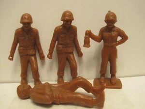 TIM MEE TOYS ENEMY ARMY NURSE WOUNDED RED RUST BROWN PLASTIC TOY SOLDIERS - Picture 1 of 10