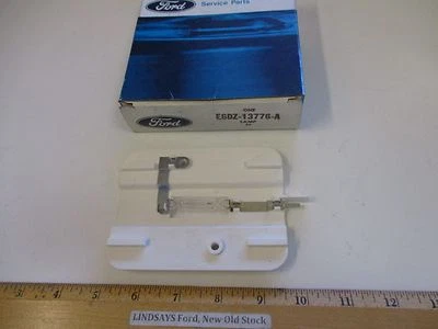 FORD 1986/1989 TAURUS & MERCURY SABLE W/O MOON ROOF "LAMP ASSY", DOME LAMP, NOS - Image 1 of 4