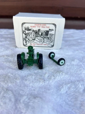 Spec Cast Oliver 770 Wide Front Tractor 1/64 NIB - Image 1 of 4