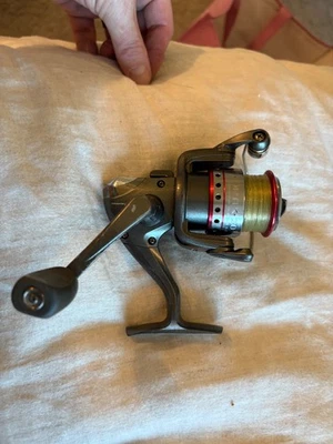 Carrete giratorio Quantum Optix 20 OP20Three (3) rodamiento de bolas para diestros o zurdos Foto 1 de 4