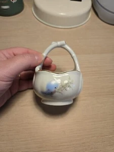 Designer's Collection Fine Porcelain Japan Bluebird Basket. 3,5 X 4". Gemarkt - Bild 1 von 7
