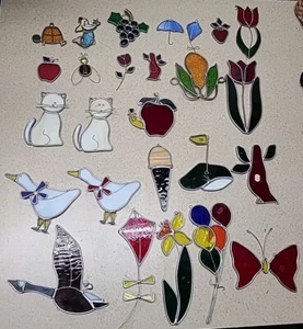 Lote De 26 Vidrieras De Colección Atrapasoles - Gatos Pájaros Flores Frutas Cometas Etc. - Imagen 1 de 8