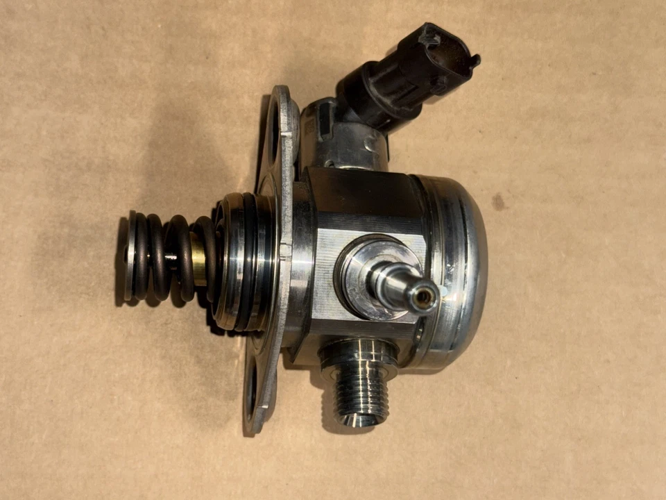 Bomba de combustible de alta presión OEM para 15-22 SantaFe Sonata Optima Sorento Sportage 2.4 Foto 1 de 4