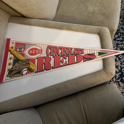UNIVERSITY CINCINNATI REDS BANNER - Image 1 of 2