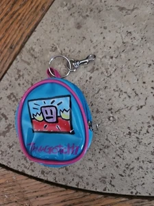 Tamagotchi Halter 1997 Bandai blau - Markierungsschaden auf Rückseite siehe Bilder selten - Bild 1 von 4