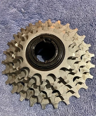 Suntour Nuevo Ganador 13-26 estrecho "ultra" 6 velocidades rueda libre, ¡limpio y suave! Foto 1 de 4