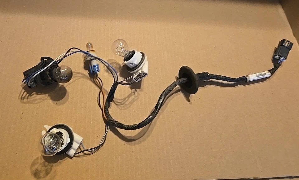 Tail Light Lamp Wiring Harness Left Side 15930597 For Cadillac CTS 176 - Image 1 of 4