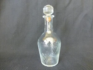 Botella amarga de vidrio rosa en nieve patrón americano temprano con tapón estampado - Imagen 1 de 6