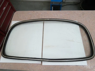 Cristal y marco ventana trasera Volkswagen Beetle vintage - muy buen estado Foto 1 de 4