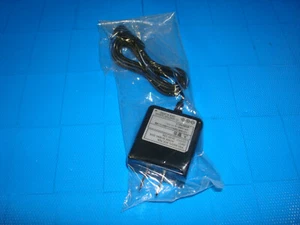 Adattatore Alimentatore VOLTEK 12V-0.8A - 5.0mm / 3.5mm - PIN CENTRALE - Made In Japan - Foto 1 di 4