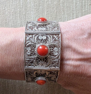 Bracciale Vintage in Filigrana d'Argento 800 con Corallo - Immagine 1 di 4