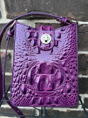 Bandolera Brahmin Marley Dewberry Melbourne de cuero de cocodrilo púrpura baya nueva con etiquetas $165 Foto 1 de 4