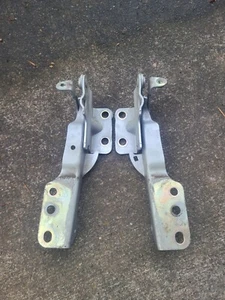 2008 Kia Sorento Hood Hinge Set OEM, Right & Left - Picture 1 of 2