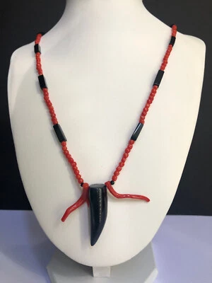 Collana a "pepite" di vero corallo rosso del mediterraneo e corno in onice - Immagine 1 di 4