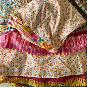 LEVTEX - MUDHUT Patchwork Designs 2 piezas sábana ajustable para cuna y 3 niveles con volantes antipolvo - Imagen 1 de 5