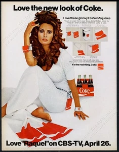 1970 Coke Raquel Welch Kette Gürtel Foto Coca Cola Vintage Print Anzeige - Bild 1 von 7