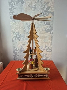 Weihnachtspyramide mit Spieluhr - Bild 1 von 4