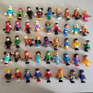 Lotto 12 pezzi minifigure casuali BRIO Disney persone normali - no ripetizioni - Foto 1 di 3