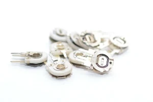 10x Vintage Keramik-Trimmer / Potentiometer von CTS, 1 kOhm linear, stehend, NOS - Picture 1 of 3