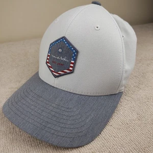 Cappello da golf TRAVIS MATHEW aderente L-XL Flexfit bianco logo patch berretto da baseball - Foto 1 di 7