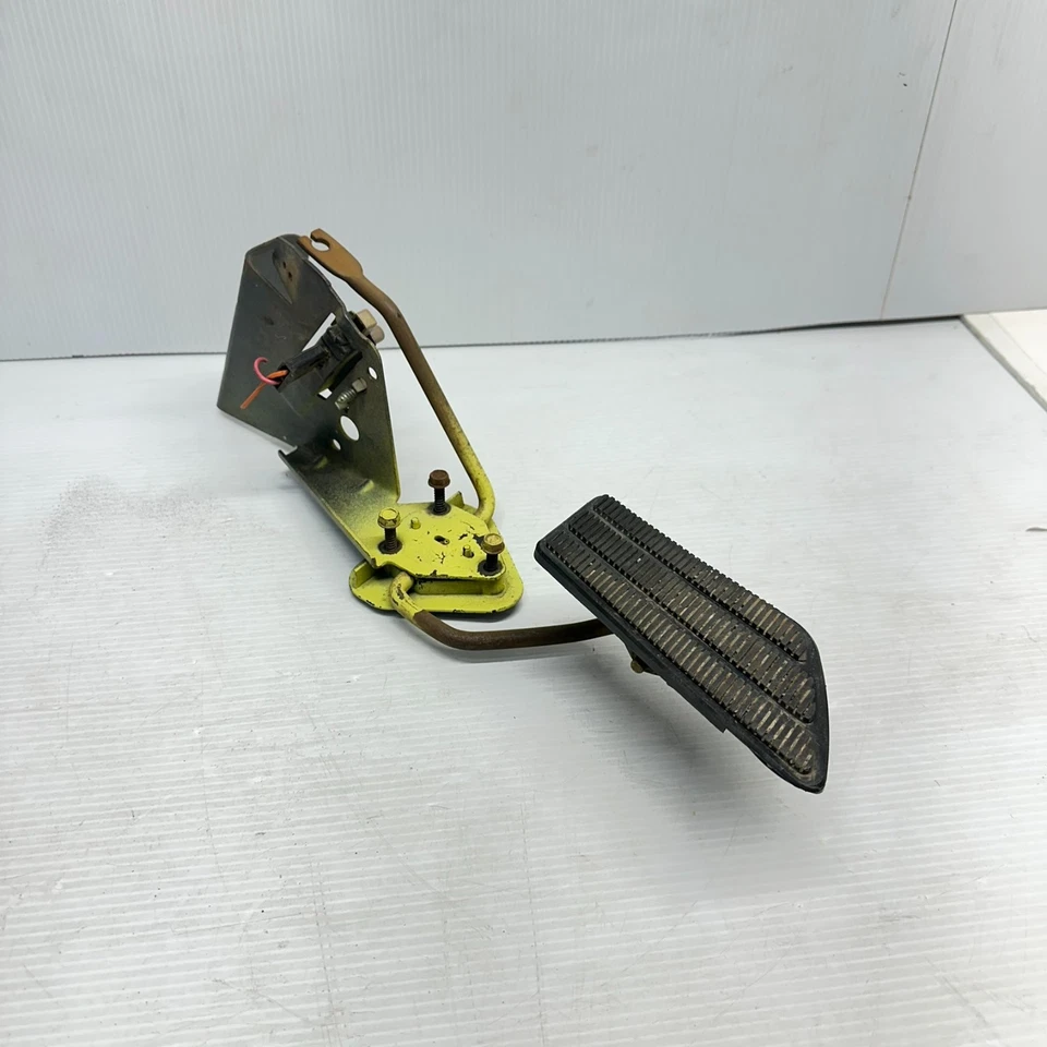 73-87 Chevy GMC Truck Accelerator Gas pedal ASSEMBLY Square Body Blazer 73-91 - Изображение 1 из 4