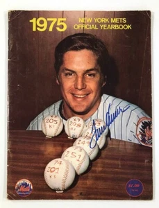 1975 NEW YORK METS Official Yearbook Signed by TOM SEAVER V Good Condition  - Picture 1 of 5