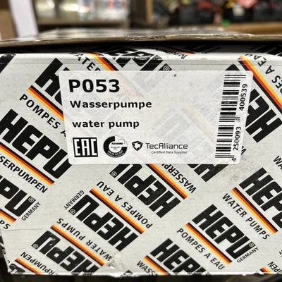 Una nueva bomba de agua de motor Hepu P053 271975 para Volvo Foto 1 de 3