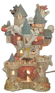 Castillo de Halloween embrujado cerámica iluminado fantasmas calaveras gato probado funciona de colección - Imagen 1 de 16