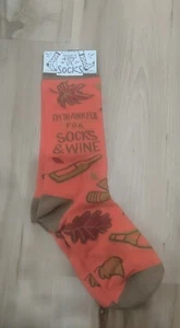 Calze Primitives di Kathy LOL ""I'm Thankful For Socks and Wine"" Made You Smile - Foto 1 di 1